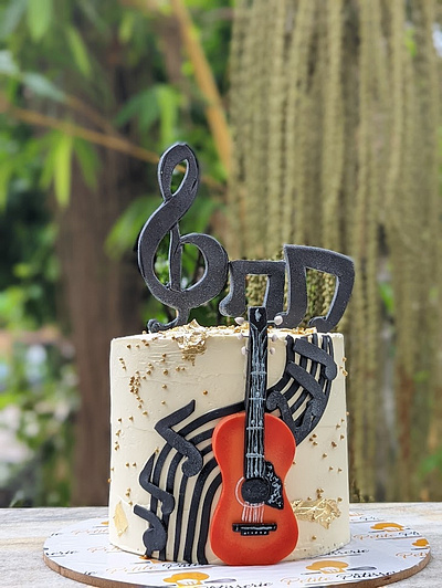 Cake design for music lover fondant art