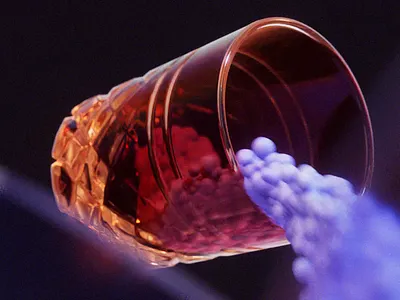 Spillage 3d animation design glass liquid loop motion particles simulation spill