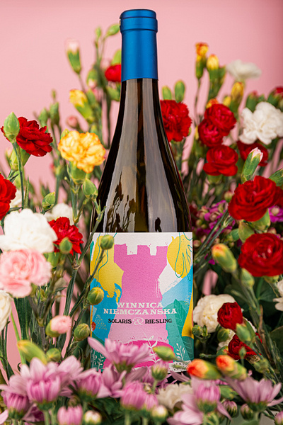 Winnica Niemczańska - Solaris & Riesling chytry colorful foxtrot studio label label design packaging riesling solaris spring wine wine design wine label wine packaging
