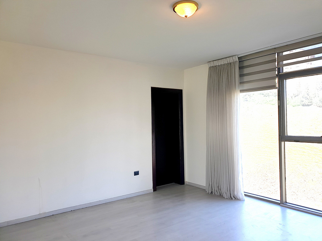 For rent Deir Ghbar Apartment - Image 6