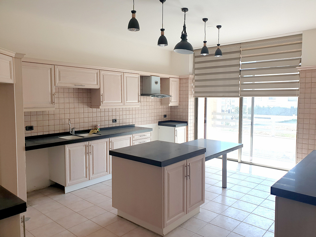 For rent Deir Ghbar Apartment - Image 4