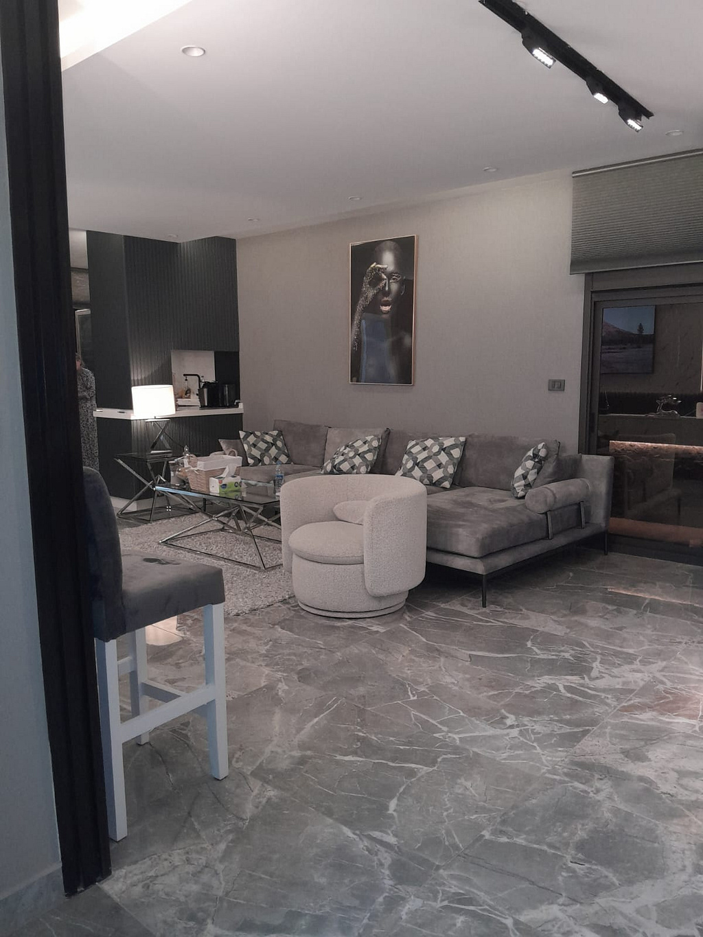 For rent Deir Ghbar Apartment - Image 3