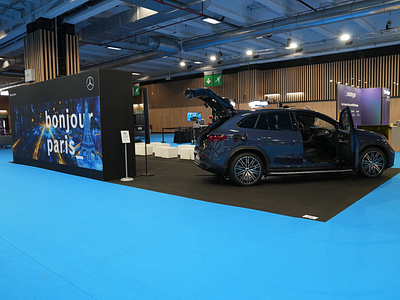 Bonjour Paris! The Smart (Photo) Booth Design at KubeCon + CNCF automobil blue and golden bonjour paris booth design car digital design eiffel tower exhibition design graphic design kubecon cncf mercedes benz paris photo booth design tech innovation