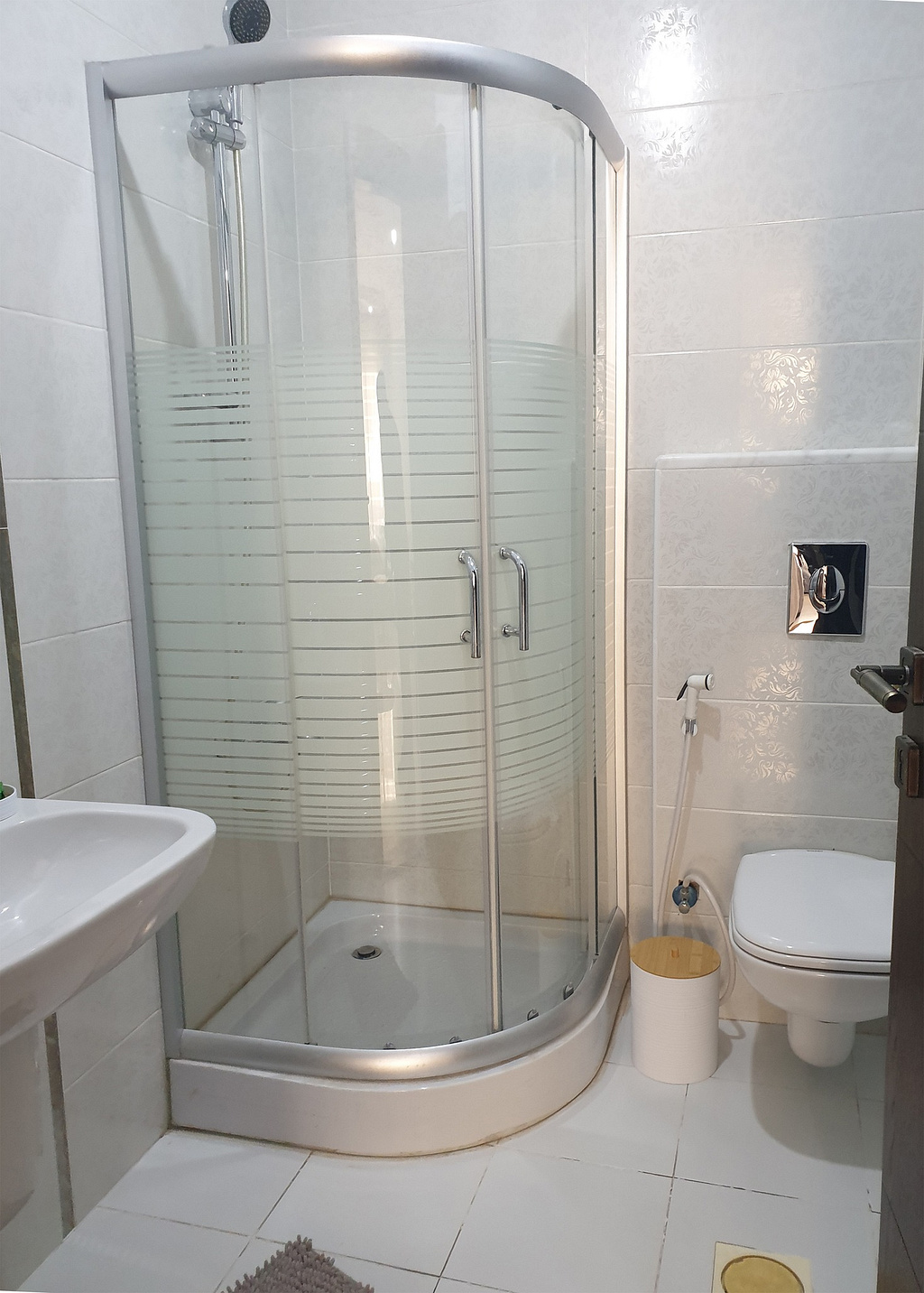 For rent Deir Ghbar Apartment - Image 8