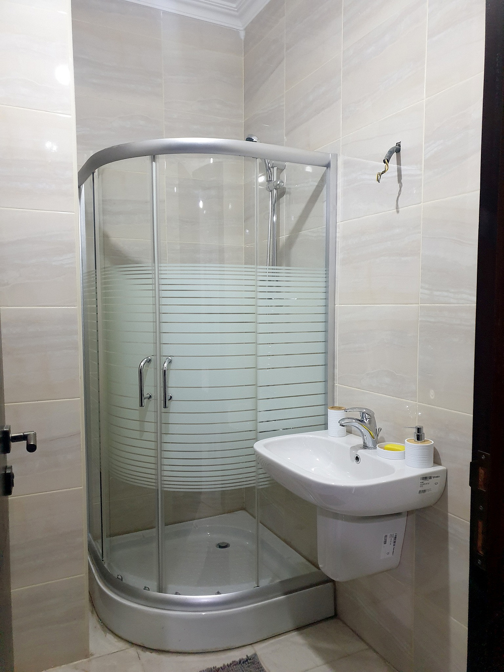 For rent Deir Ghbar Apartment - Image 9