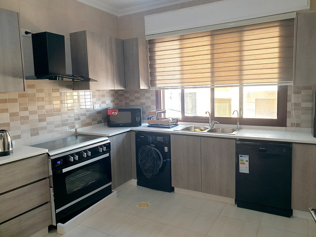 For rent Deir Ghbar Apartment - Image 3