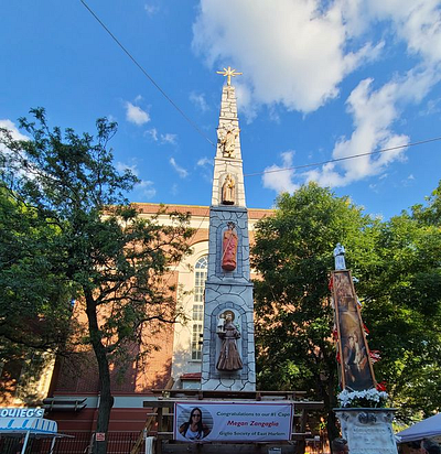 Giglio Statue