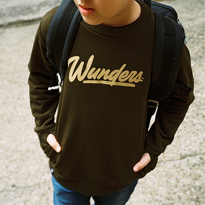 Wunders apparel calligraphy clothing design lettering logo logotype script tshirt