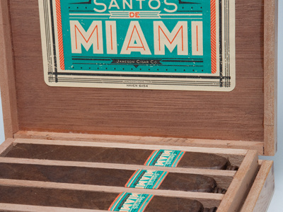 Santos De Miami - Zoom cigars packaging