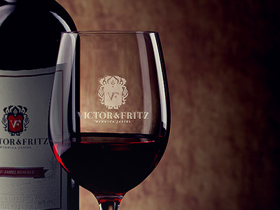 Victor Fritz Logo presentation alco bottle glass vine wine