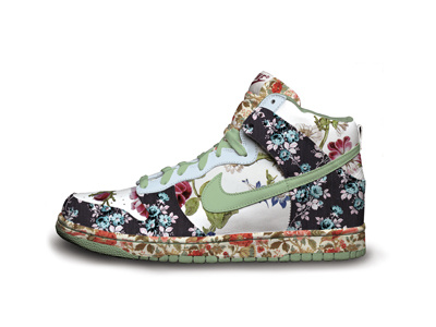 Floral Sneaker illustration queen of hearts