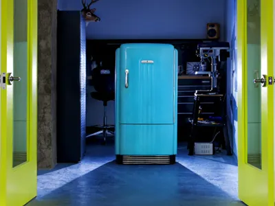 The Social Fridge Lives! ge light neon photography