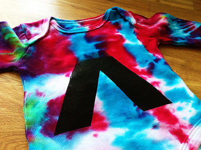 Silkscreen Onesy onesy silkscreen tie dye