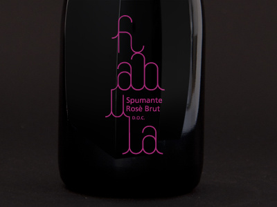 Fabula Montaggio B Details etichetta label plexiglass rosè spumante vino wine