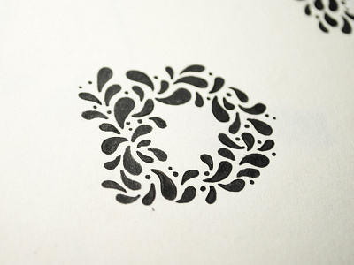 D black d drop hand writing letter pattern white