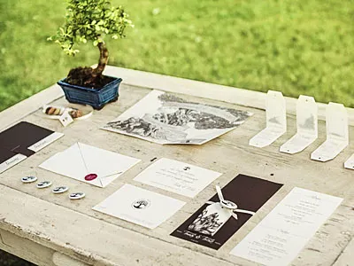 A brand for Tomas' and Teresa's wedding. brand heart hidden message invitation logo design print design sealing wax tree wedding