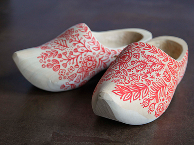 clogged uppp floral pattern