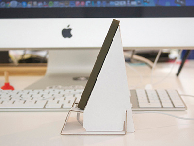 Promo desktop phone holder cardboard desk dm holder iphone packaging phone