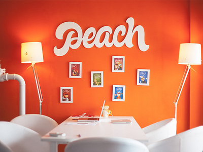 Logo: Peach lettering logo pokras pokraslampas