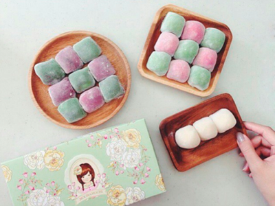 Mochamochi Spring Box Collection box cake girl logo mochi packaging spring