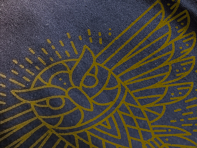 Wise Guard gold grain line owl stroke tee