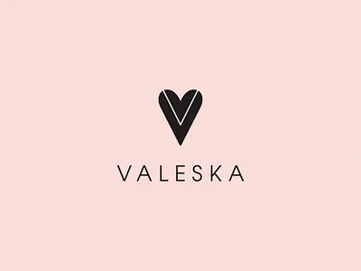 Valeska feminine pink style