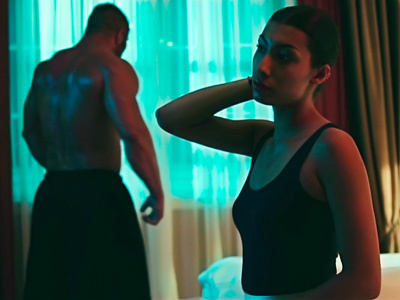 Beauty & The Beast awkward ballett bodybuilding couple hotel neon strange