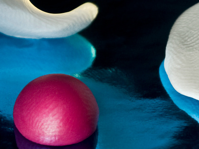 Blue/red experiment modelling clay placticine plastillustration