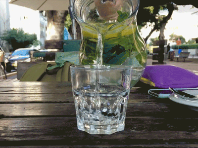 Pour cinemagraph gif photoshop pouring water