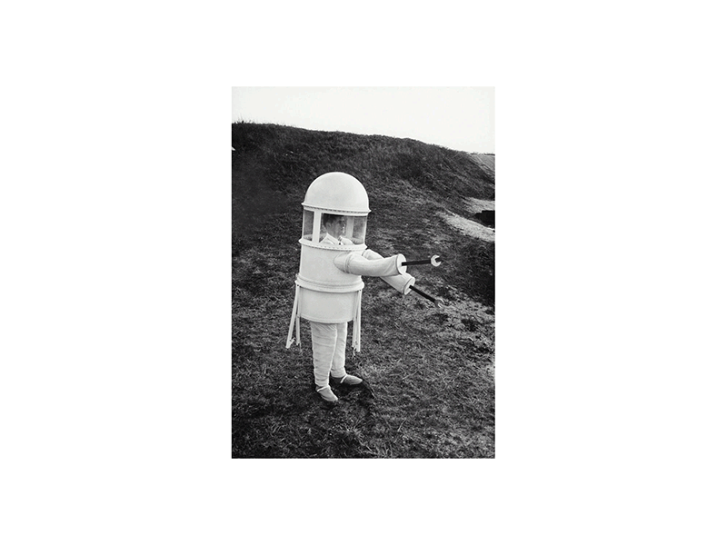 Assez Vu // animation #4 animation brutalism colorful editing funny loop lunar marker pen old photos robot space vintage