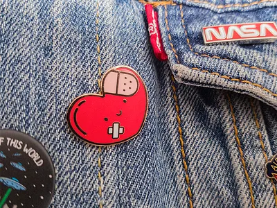 Broken Heart enamel hard illustration love pin product