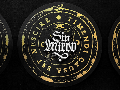 EnamelPin_ SinMiedo blackletters design lettering packaging