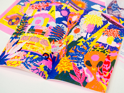 Wobby - Assistenza Stradale alien aliens fluorescent illustration mag magazine patterns riso risograph risoprint spot colour travel travelling tropical ufo zine