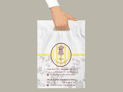 Diseño de bolsas de compra para La Boutique bag bolsa boutique branding comercio compra creative desiginspiration design desinger illustration indumentaria logo minimal photoshop ropa shopping top venta vintage