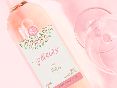 Pétalas Label brand branding icon design label label packaging labeldesign labels logo menu package package design packaging pastel vector wine wine bottle wine label winery