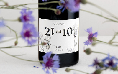 Alzania 21 del 10 Wine Packaging Design bottle drinks envase etiqueta flower illustration ilustración label label design packaging spain typography vino wine