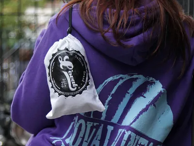 L'oval Pouch Packaging Option