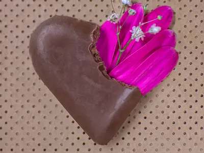 Amor-fo 2020 amor chocolate collage collage art composition costa rica event flores flowers love petals pink poster tropical