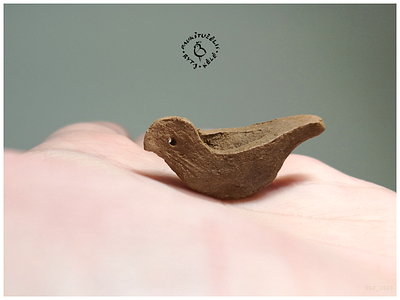 PAUKŠTUŽĖLIS RYTĄ KĖLĖ_mascots bird branding ceramics character design clay design handmade nature