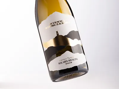 Winnica Niemczańska foxtrot foxtrot studio foxtrotstudio label label design labeldesign package design packaging packaging design poland wine bottle wine branding wine label wine label design