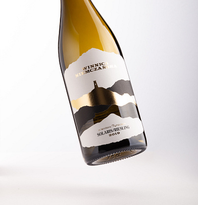 Winnica Niemczańska foxtrot foxtrot studio foxtrotstudio label label design labeldesign package design packaging packaging design poland wine bottle wine branding wine label wine label design
