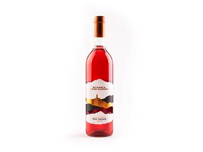 Winnica Niemczańska foxtrot foxtrot studio foxtrotstudio label label design labeldesign package design packaging packaging design poland wine bottle wine branding wine label wine label design