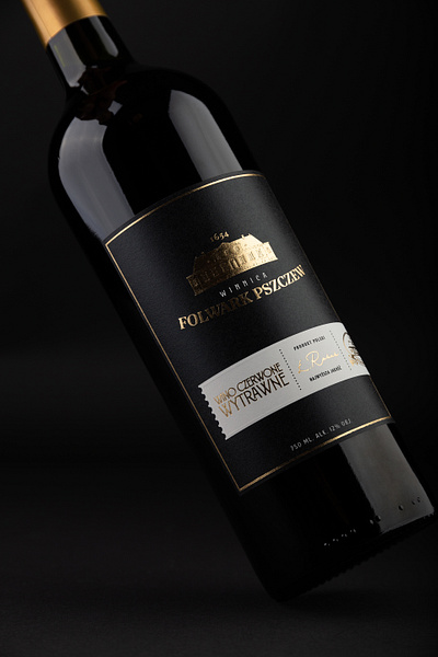 Folwark Pszczew foxtrot foxtrot studio foxtrotstudio label label design labeldesign package design packaging packaging design poland wine bottle wine branding wine label wine label design