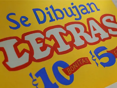 Se dibujan letras lettering paper sign showcard sign painting