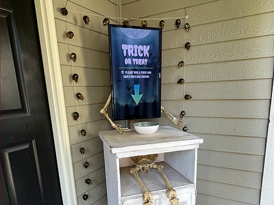 Digital Spinage Trick or Treat Display digital digital signage halloween html signage skeleton