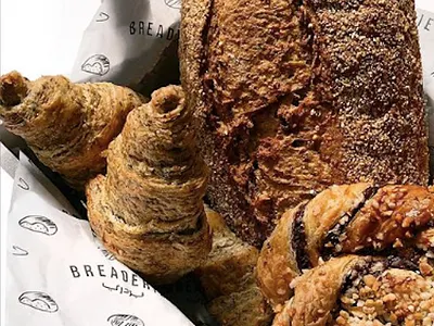 Breaderie - Pattern Wrap Design bakery bakery branding bakery logo brand identity branding bread icon bread illustration bread logo design graphic design illustration illustration pattern logo logo design minimal branding packaging design pattern design vector