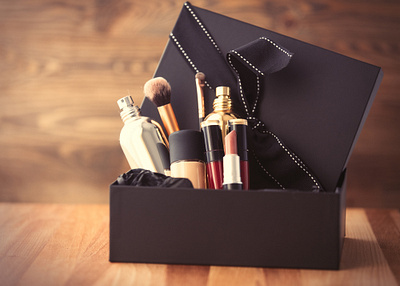 Sparkling Makeup Boxes to Enhance Your Product’s Appearance fashion