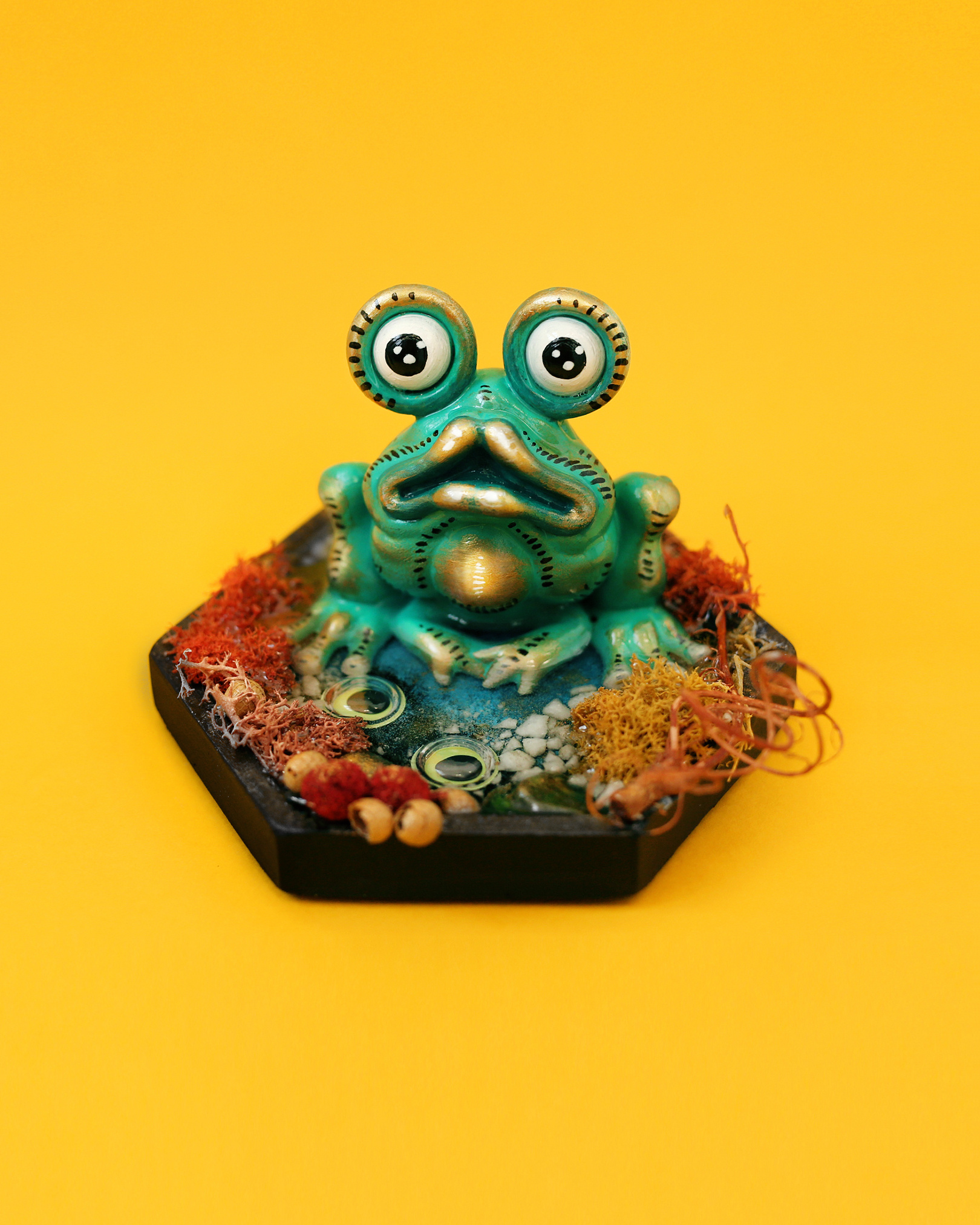 Fribber! cute design designer toys figure frog hand made hand painted resin toy toy art weird