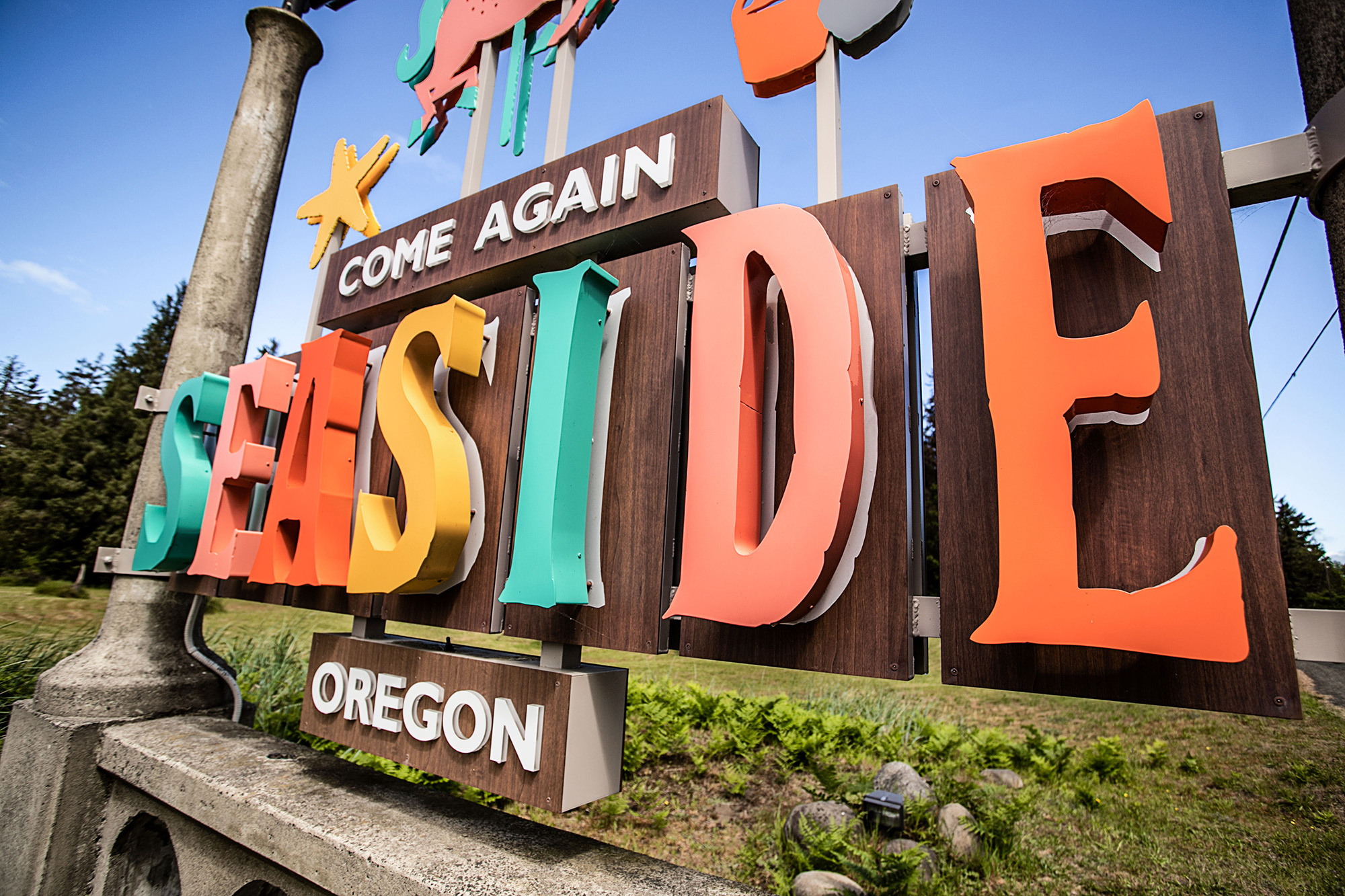 Example of Seaside, OR welcome signs
