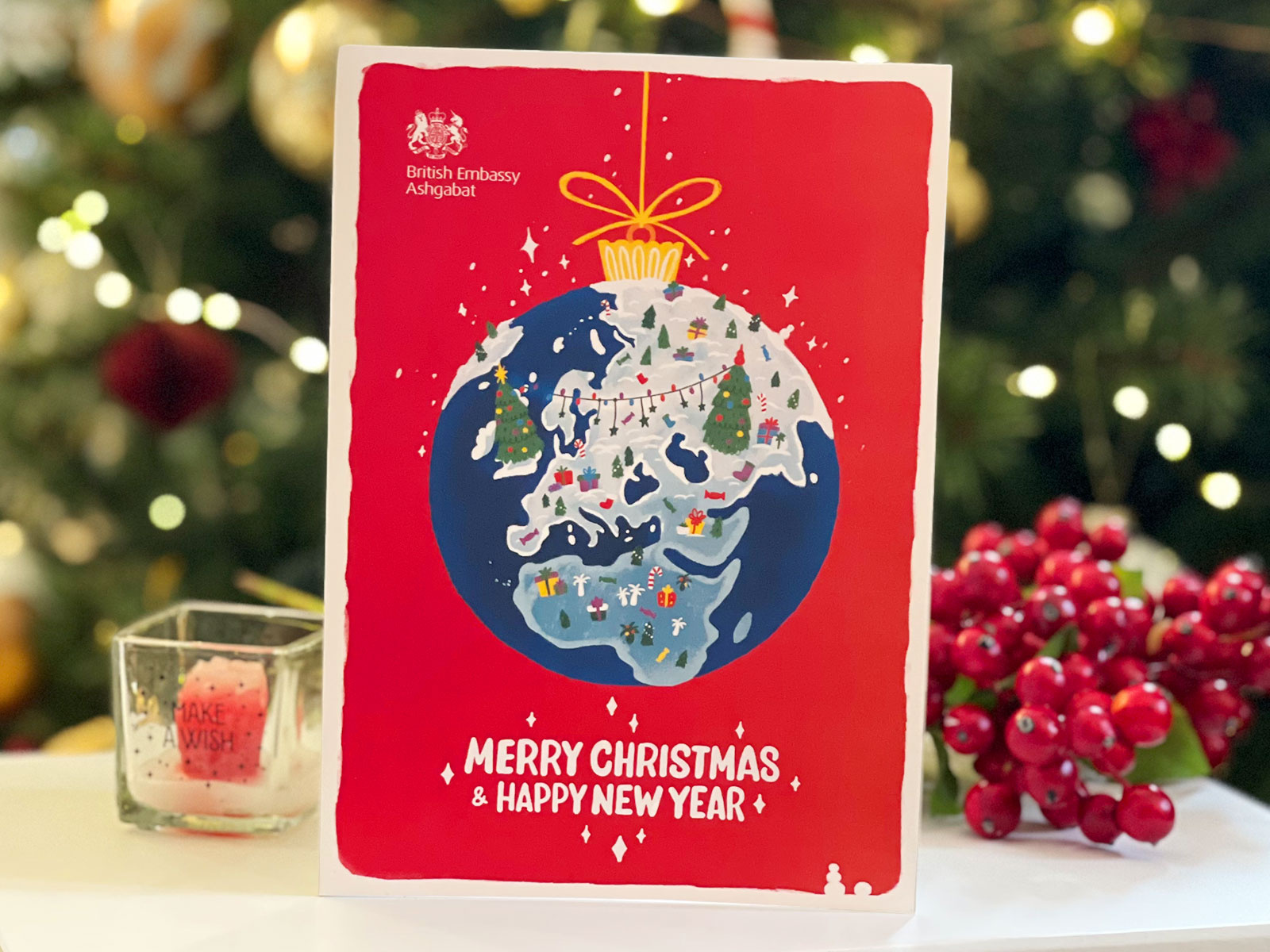 Santa Claus Is Ringing A Gold Bell And Showing British Pound Currency Merry  Christmas And New Year Greeting Stock Illustration - Download Image Now -  iStock, image size:1600x1200